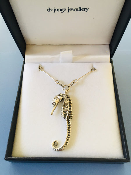 Long-tailed Seahorse Pendant (Silver)